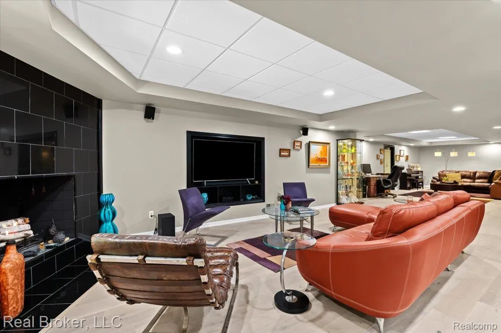 5392 Hidden Pines Drive Brighton City, MI 48116