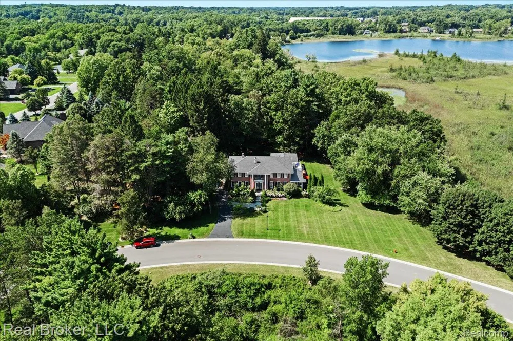 5392 Hidden Pines Drive Brighton City, MI 48116
