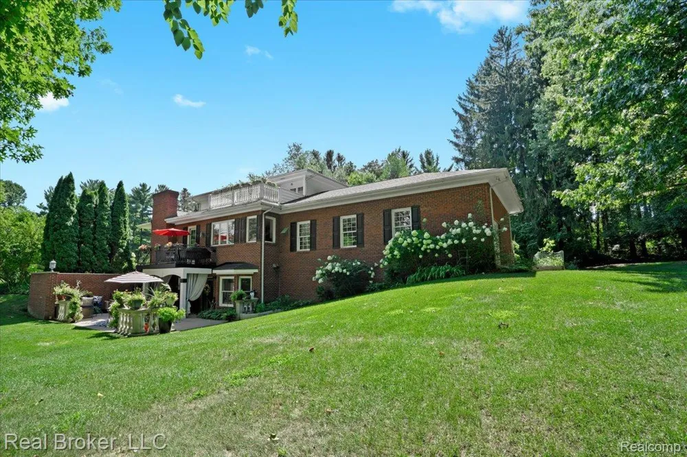 5392 Hidden Pines Drive Brighton City, MI 48116
