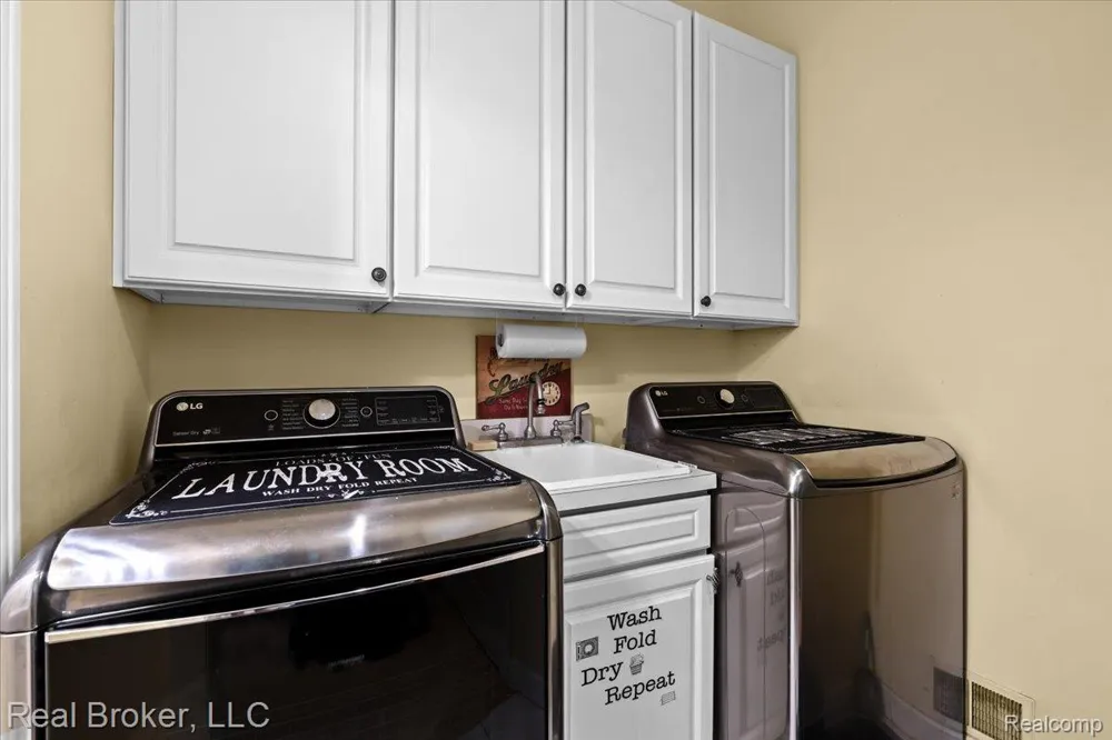 5392 Hidden Pines Drive Brighton City, MI 48116