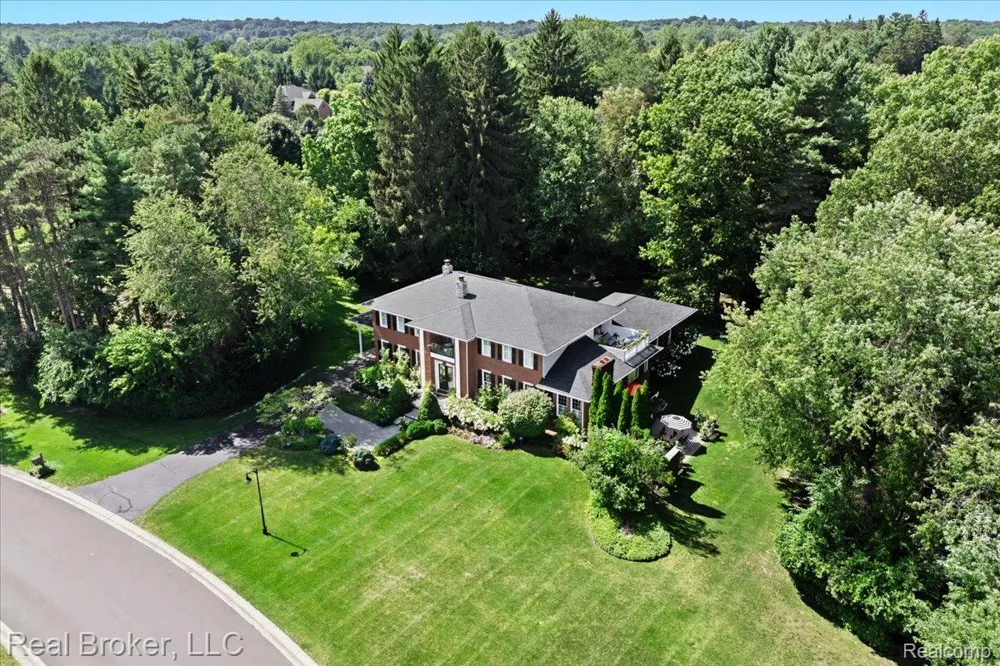 5392 Hidden Pines Drive Brighton City, MI 48116
