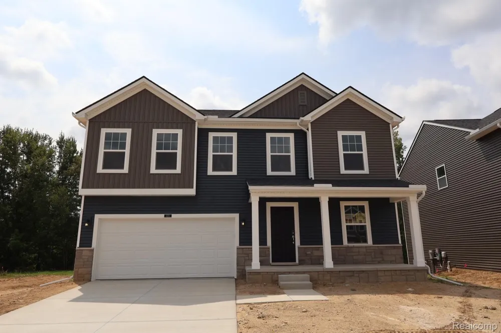 423 Hidden River W Holly Township, MI 48442