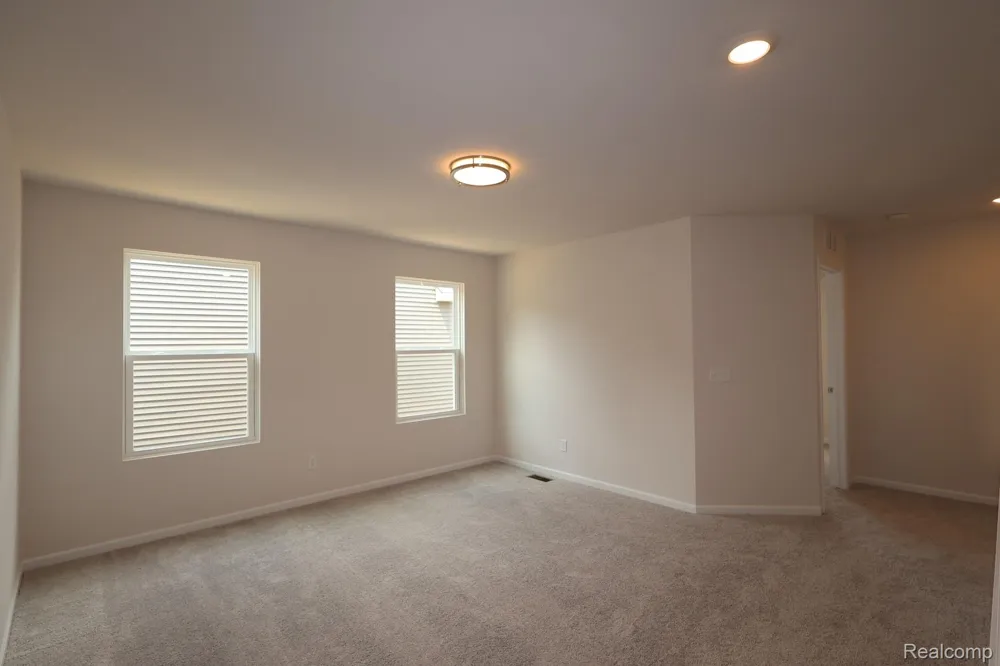 423 Hidden River W Holly Township, MI 48442