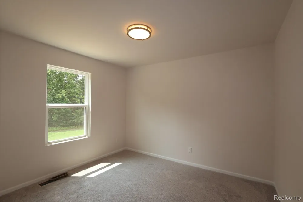 423 Hidden River W Holly Township, MI 48442
