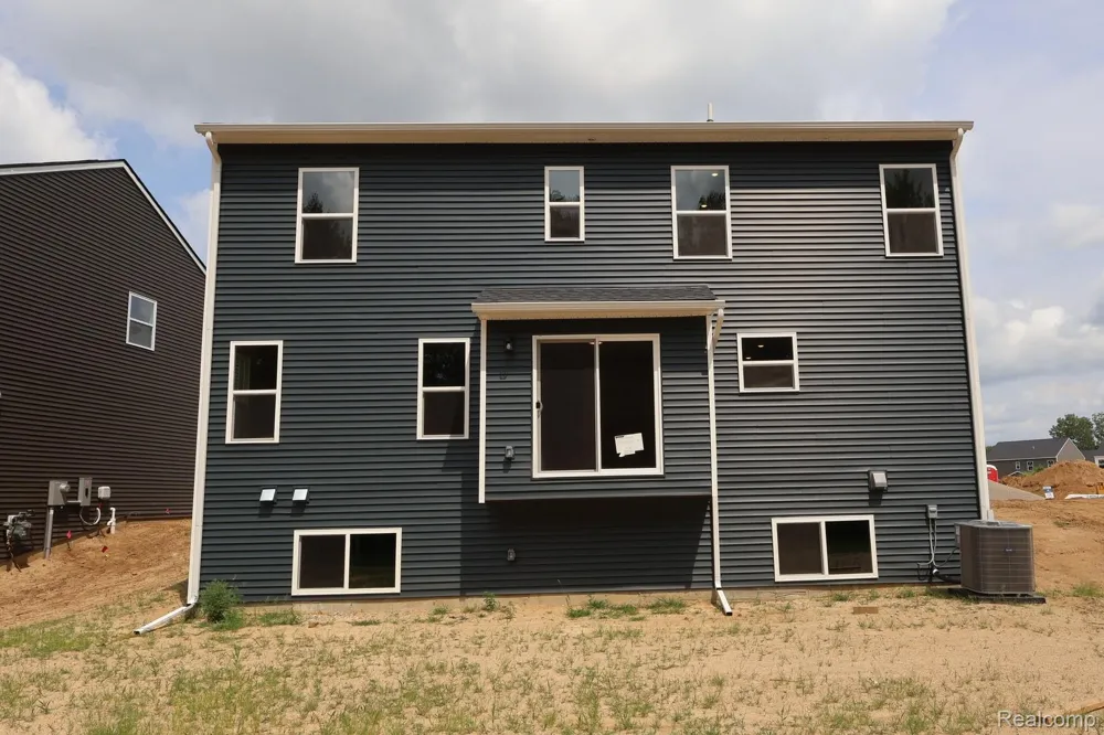 423 Hidden River W Holly Township, MI 48442