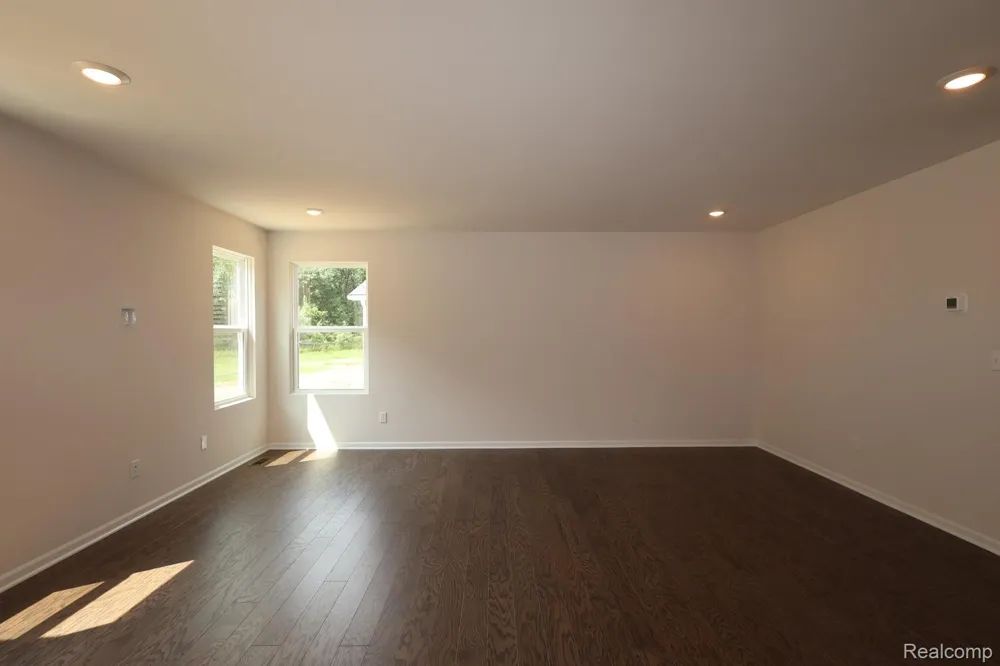 423 Hidden River W Holly Township, MI 48442