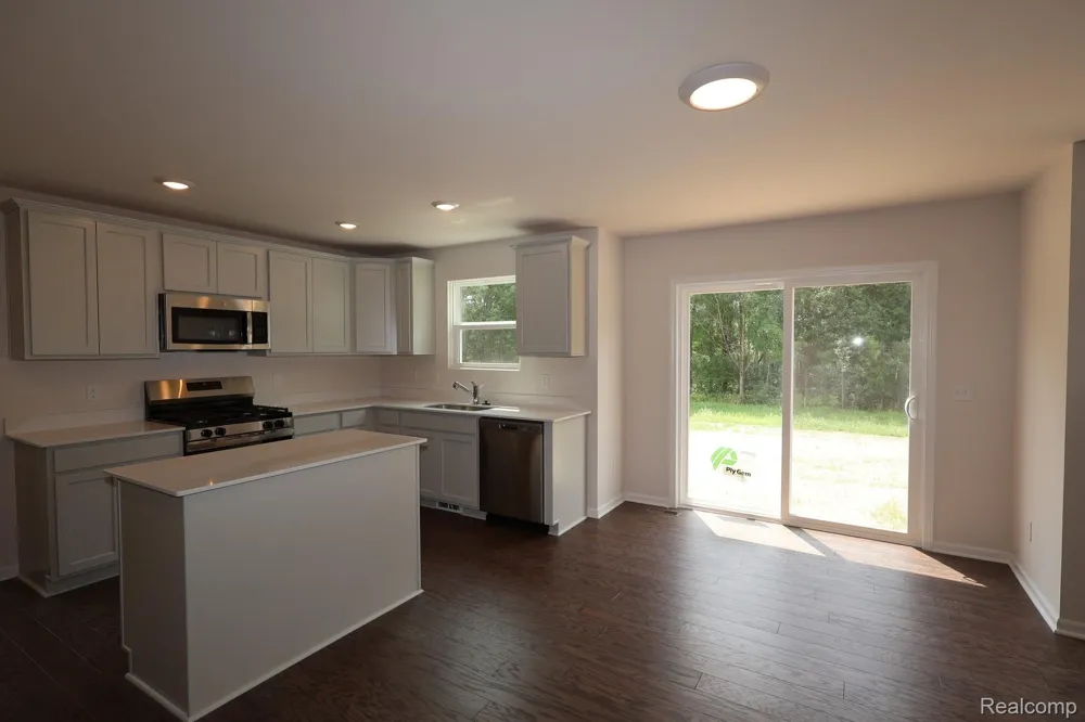 423 Hidden River W Holly Township, MI 48442