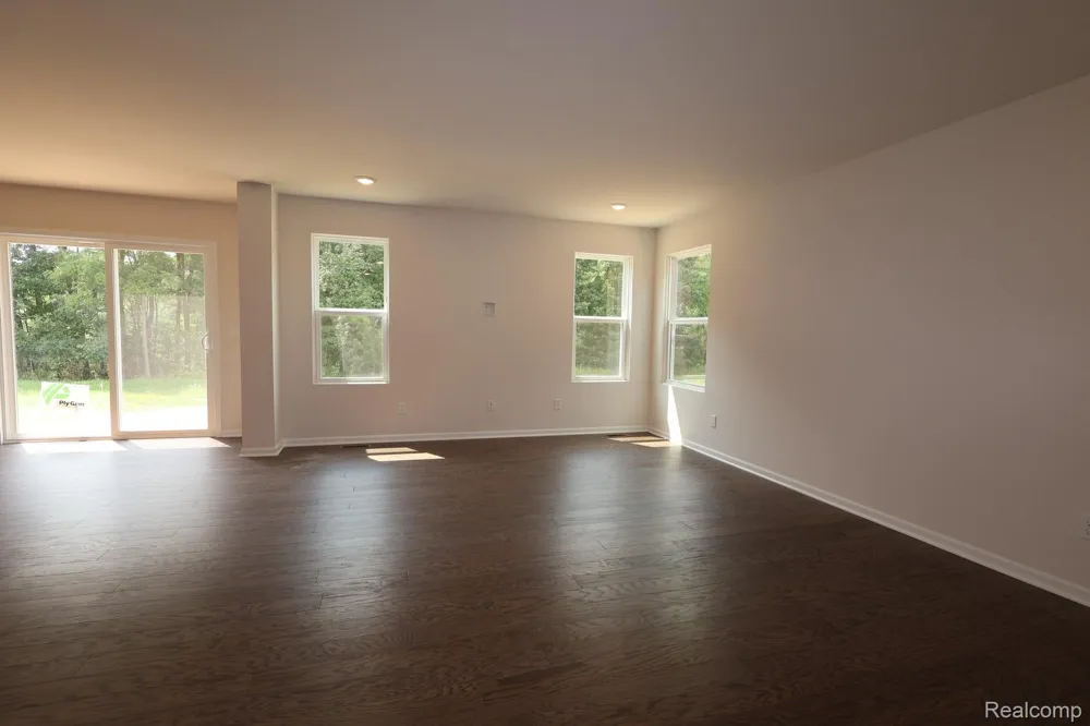 423 Hidden River W Holly Township, MI 48442