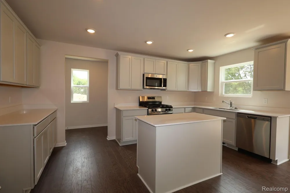 423 Hidden River W Holly Township, MI 48442