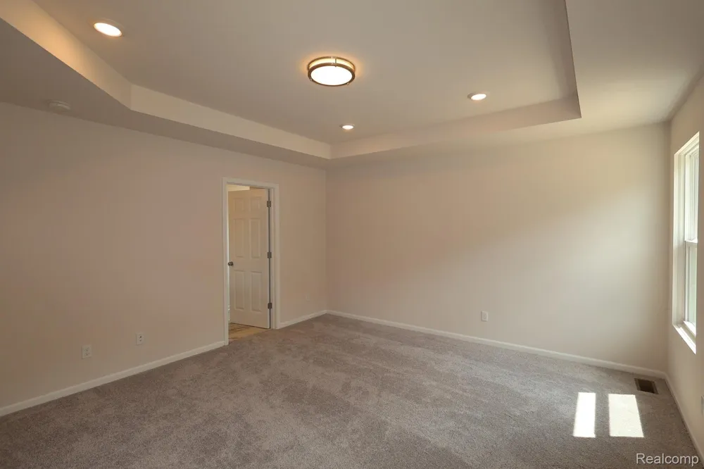 423 Hidden River W Holly Township, MI 48442