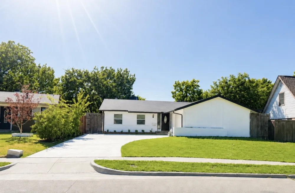 4142 Victoria Street Irving, TX 75062