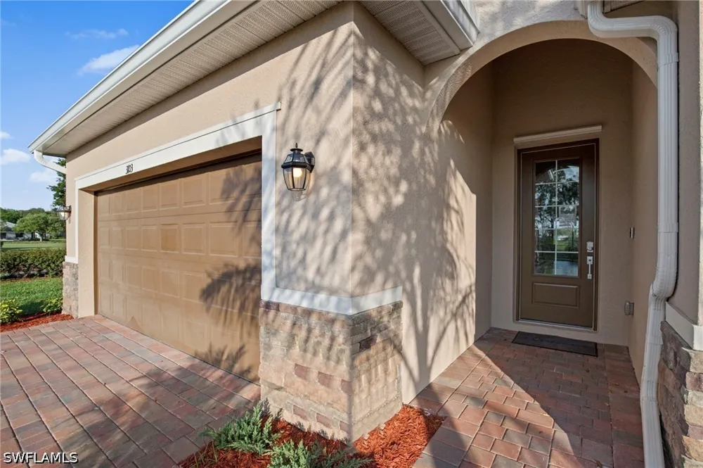E Windsor Drive Alva, FL 33920