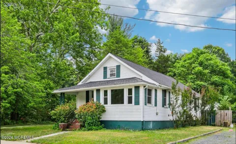 16 Magnolia Avenue