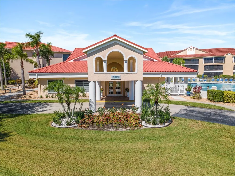 426 BOUCHELLE DRIVE #301 New Smyrna Beach, FL 32169
