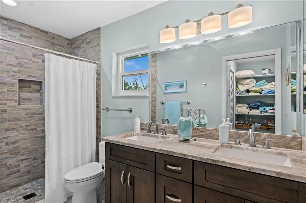 2498 Sapodilla Lane St. James City, FL 33956