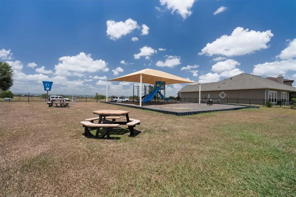 3614 Lake Palestine Robstown, TX 78380