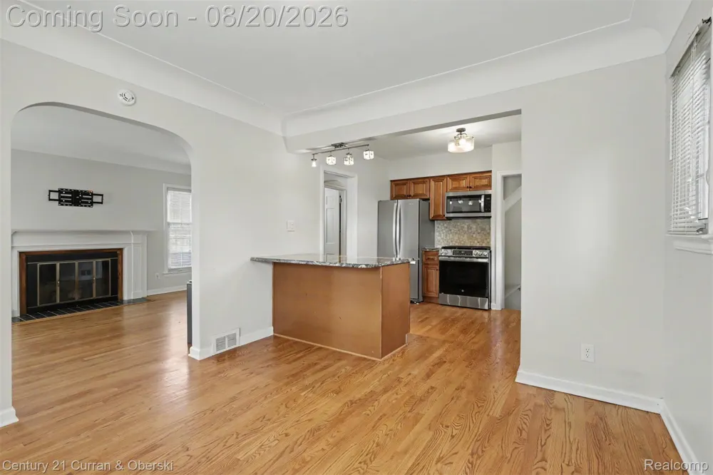 2100 Lancaster Street Grosse Pointe Woods City, MI 48236