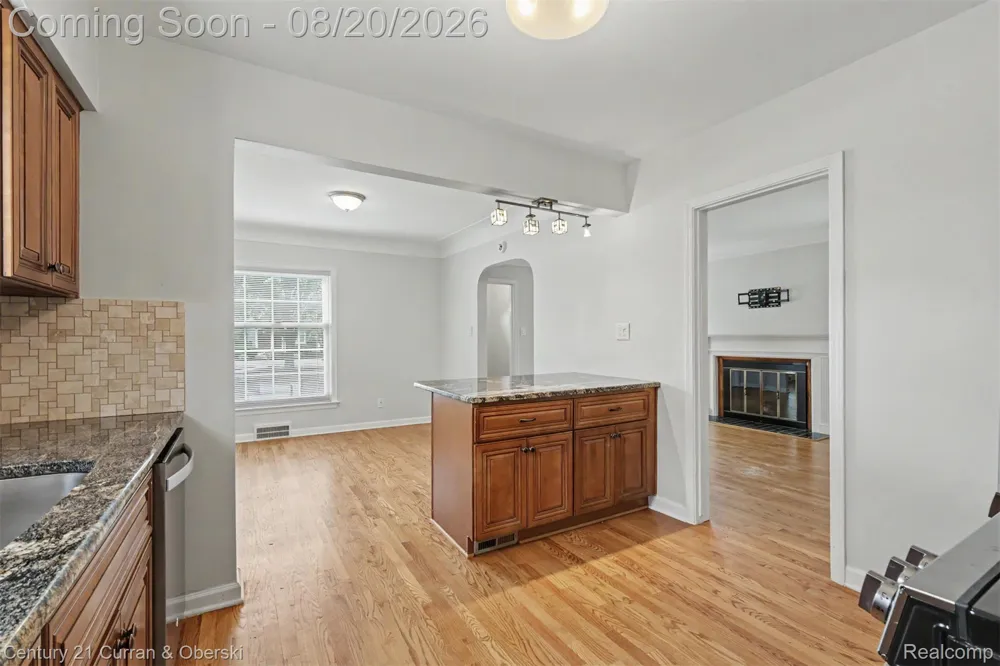 2100 Lancaster Street Grosse Pointe Woods City, MI 48236