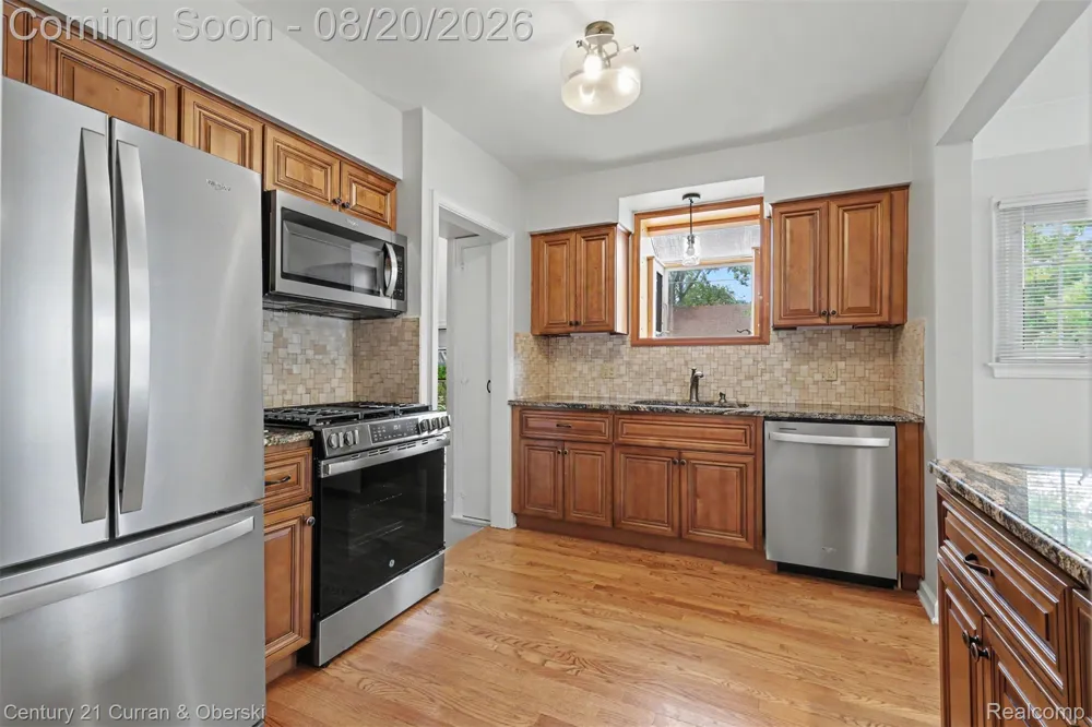 2100 Lancaster Street Grosse Pointe Woods City, MI 48236