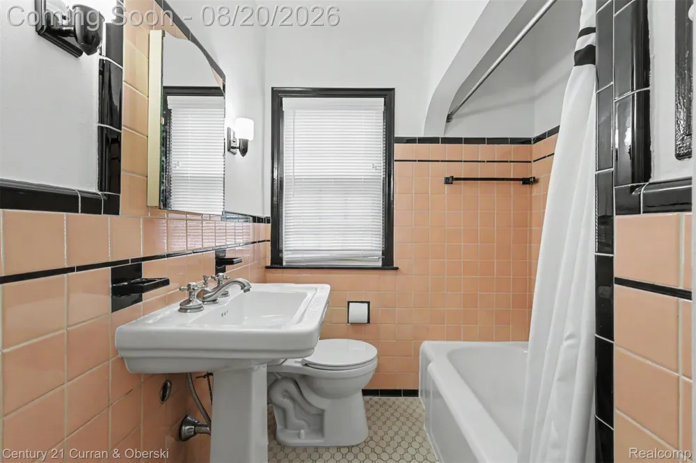 2100 Lancaster Street Grosse Pointe Woods City, MI 48236