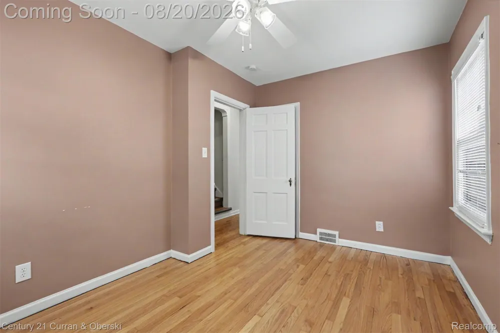 2100 Lancaster Street Grosse Pointe Woods City, MI 48236