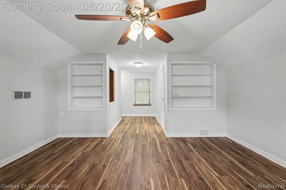 2100 Lancaster Street Grosse Pointe Woods City, MI 48236