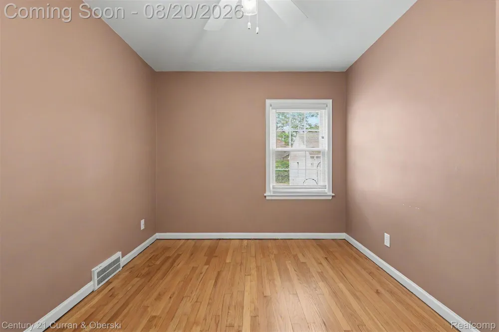 2100 Lancaster Street Grosse Pointe Woods City, MI 48236