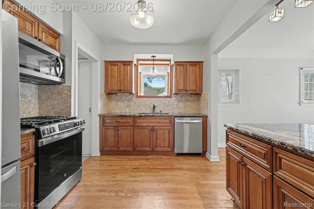 2100 Lancaster Street Grosse Pointe Woods City, MI 48236