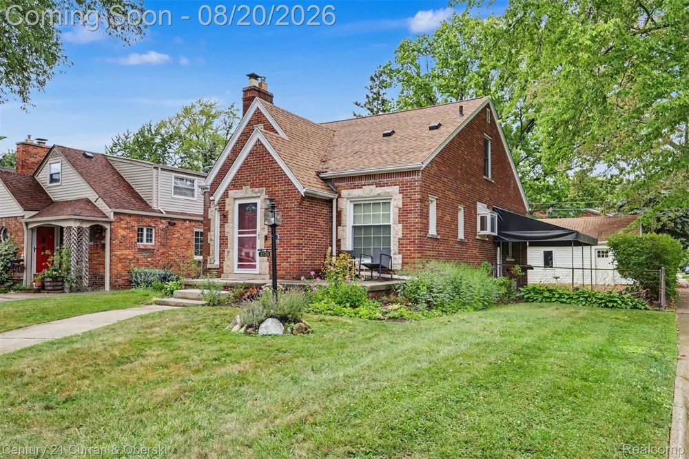 2100 Lancaster Street Grosse Pointe Woods City, MI 48236