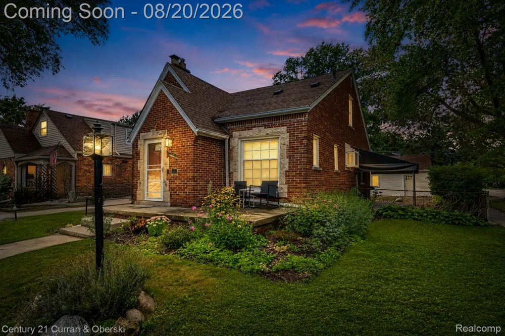 2100 Lancaster Street Grosse Pointe Woods City, MI 48236