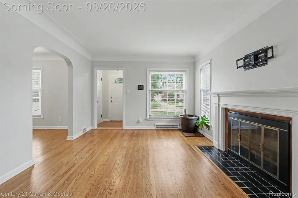 2100 Lancaster Street Grosse Pointe Woods City, MI 48236