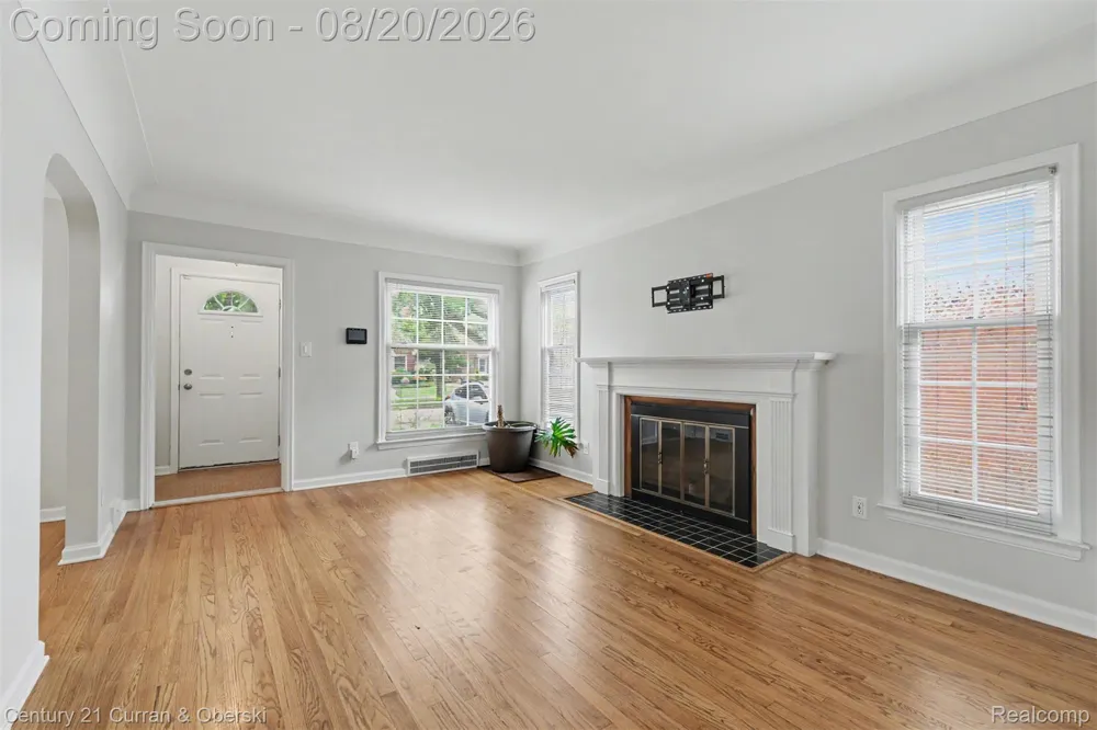 2100 Lancaster Street Grosse Pointe Woods City, MI 48236