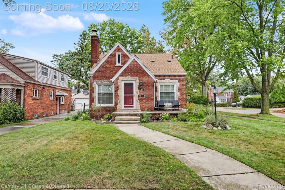 2100 Lancaster Street Grosse Pointe Woods City, MI 48236