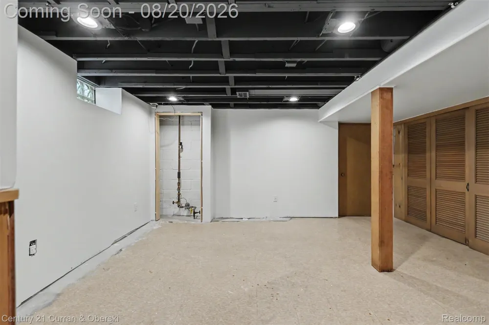 2100 Lancaster Street Grosse Pointe Woods City, MI 48236