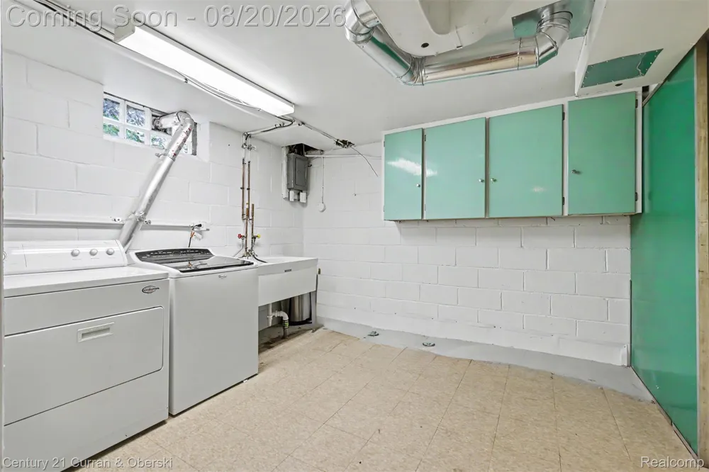 2100 Lancaster Street Grosse Pointe Woods City, MI 48236
