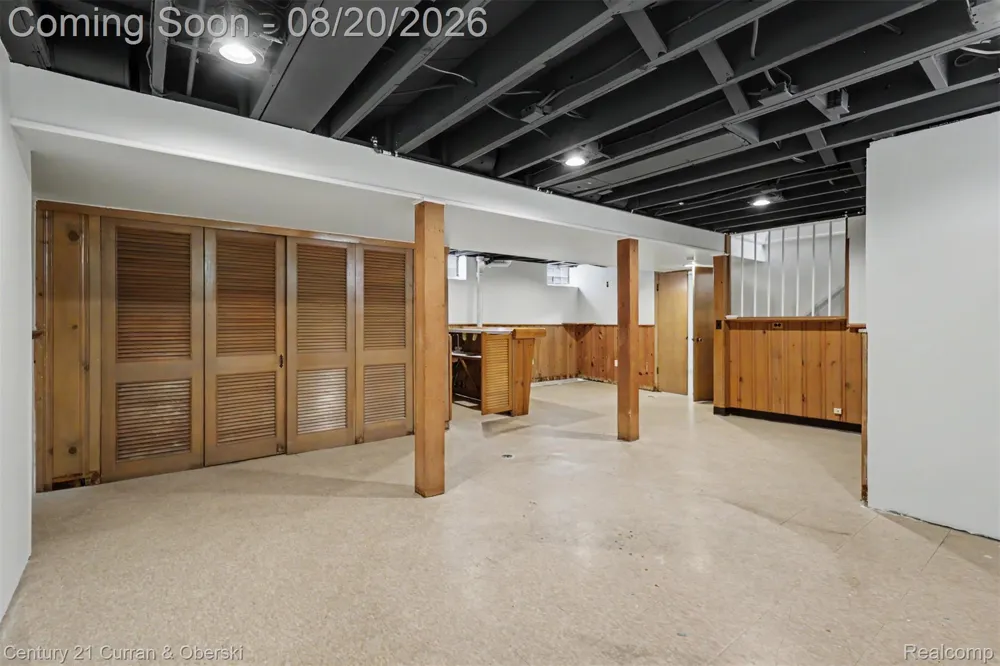 2100 Lancaster Street Grosse Pointe Woods City, MI 48236