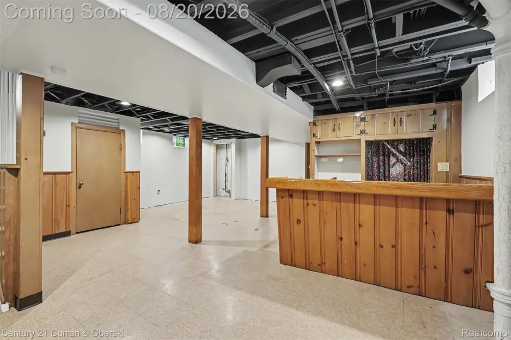 2100 Lancaster Street Grosse Pointe Woods City, MI 48236