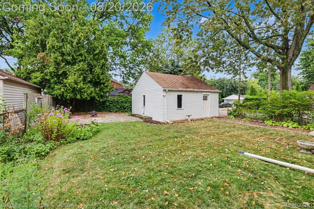 2100 Lancaster Street Grosse Pointe Woods City, MI 48236