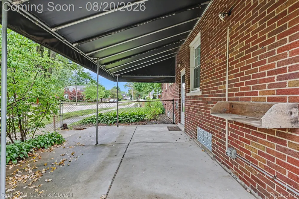 2100 Lancaster Street Grosse Pointe Woods City, MI 48236