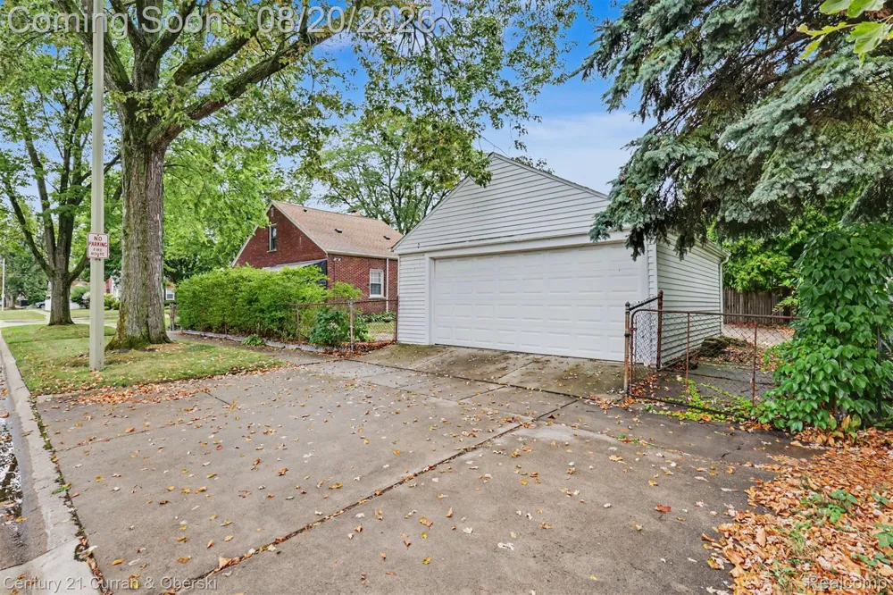 2100 Lancaster Street Grosse Pointe Woods City, MI 48236