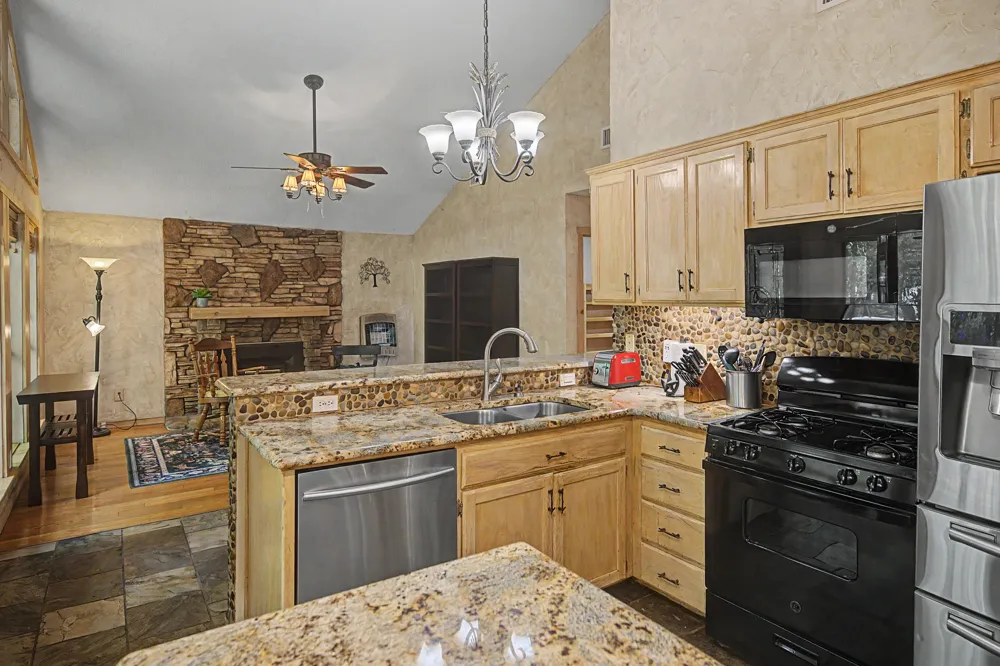 209 Woodfern Glen Holly Lake Ranch, TX 75765