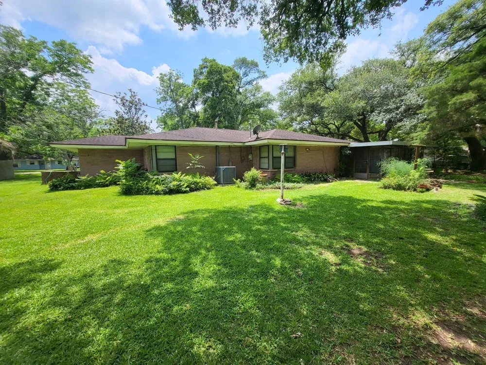 706 Maple St Sweeny, TX 77480