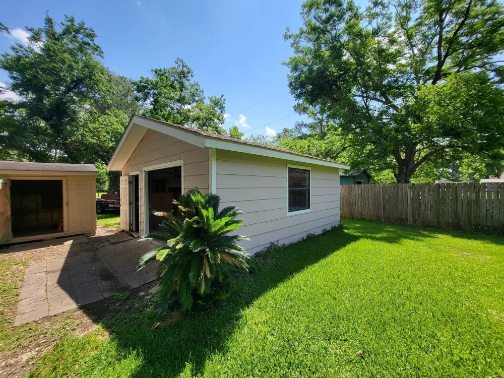 706 Maple St Sweeny, TX 77480