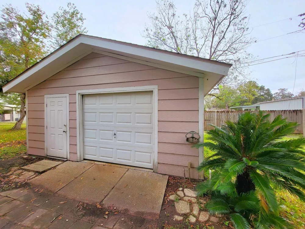 706 Maple St Sweeny, TX 77480