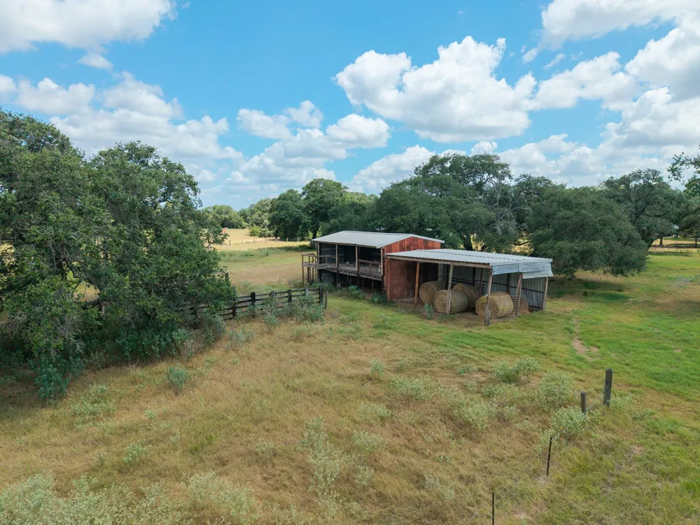 10338 Fm 2437 Hallettsville, TX 77964