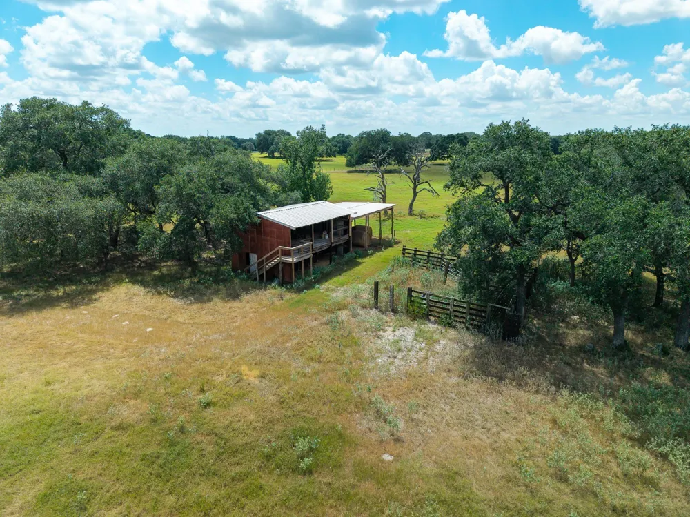 10338 Fm 2437 Hallettsville, TX 77964