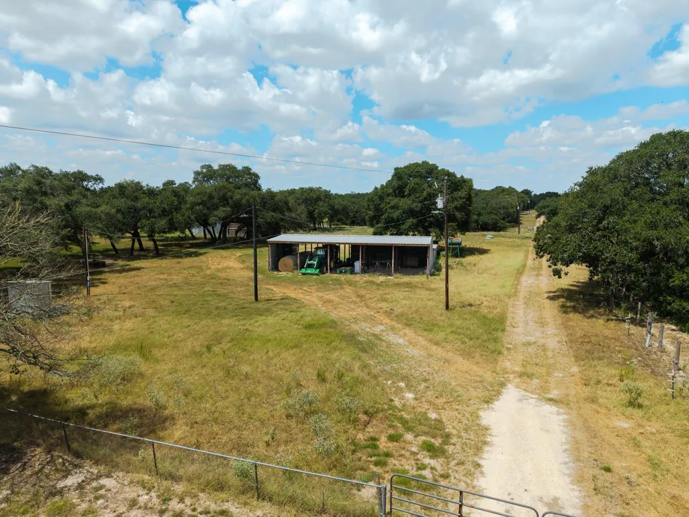 10338 Fm 2437 Hallettsville, TX 77964