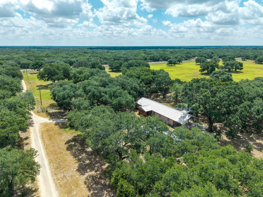 10338 Fm 2437 Hallettsville, TX 77964
