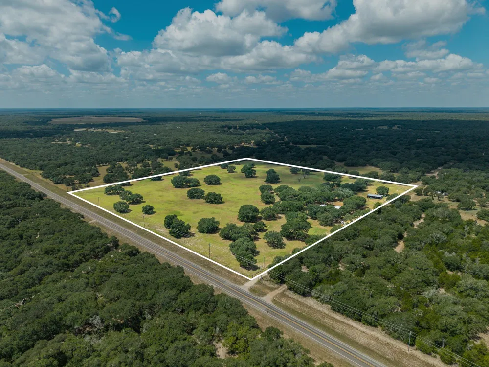 10338 Fm 2437 Hallettsville, TX 77964