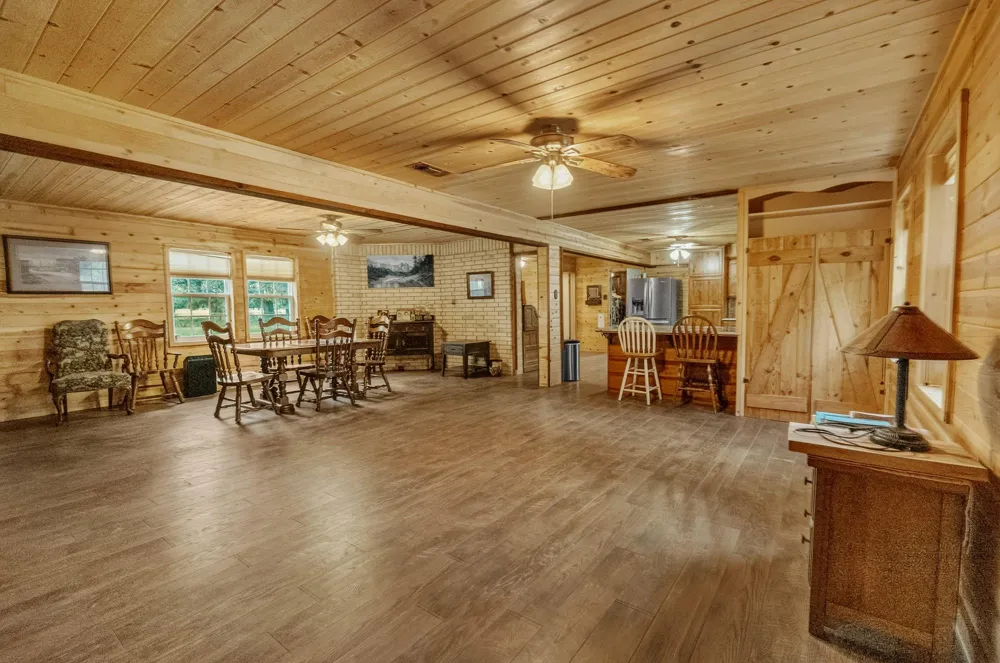 10338 Fm 2437 Hallettsville, TX 77964